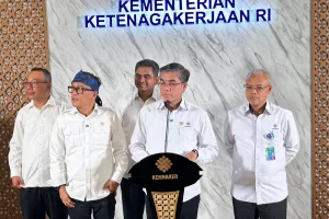 Menaker Ambil Sikap: Perusahaan Dilarang Menahan Ijazah, Karyawan Lebih Dilindungi