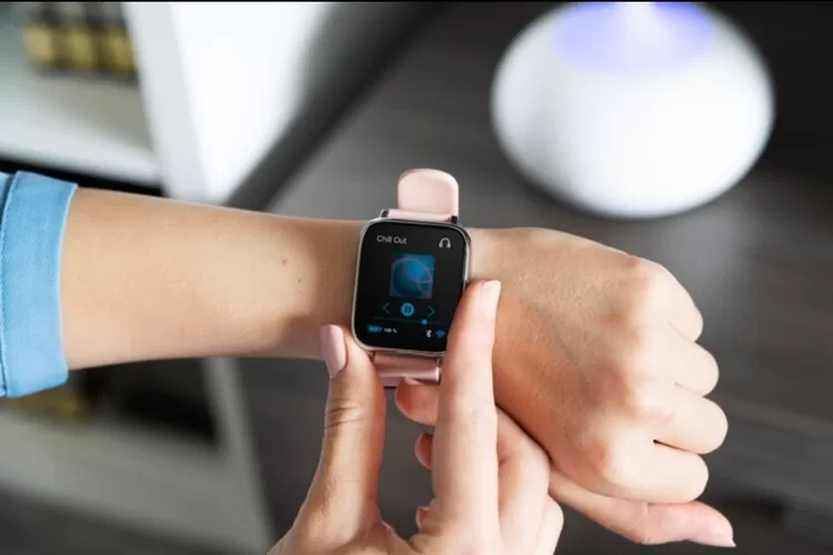 Peran Teknologi Wearable dalam Memantau Kesehatan: Manfaat dan Tantangan yang Dihadapi Pengguna